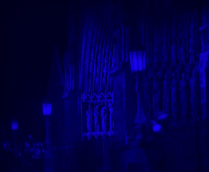 The Phantom is chased by the mob. In the background you can see the exterior of the set of Notre Dame, recycled from Lon Chaney's earlier film The Hunchback of Notre Dame.